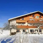 Logis Les Playes Hotell 3*