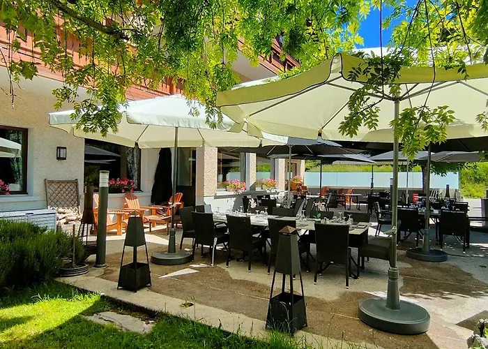 Logis Les Playes Hotel 3*
