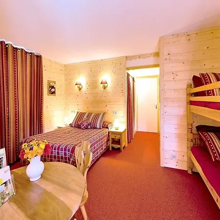Logis Les Playes Hotel 3*